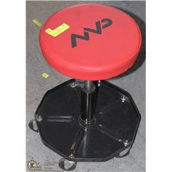 WHEELED MECHANIC'S STOOL WITH ADJUSTABLE SEAT