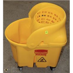 RUBBERMAID WAVEBRAKE COMMERCIAL MOP BUCKET