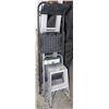 Image 1 : LOT OF 3 ASSORTED SIZE STEP LADDERS