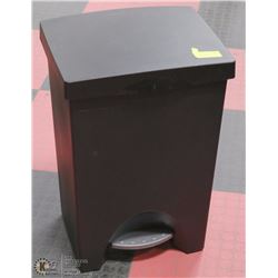 2 COMPARTMENT TRASH CAN INCL BLUE BIN FOR