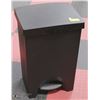Image 1 : 2 COMPARTMENT TRASH CAN INCL BLUE BIN FOR