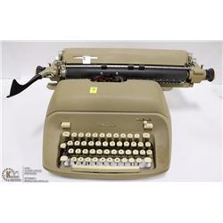 ROYAL VINTAGE TYPEWRITER