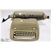 Image 1 : ROYAL VINTAGE TYPEWRITER