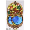Image 1 : PICNIC BASKET WITH CONTENTS