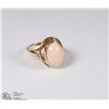 Image 1 : 14K YELLOW GOLD AND OVAL CABOCHON CORAL RING W/COA