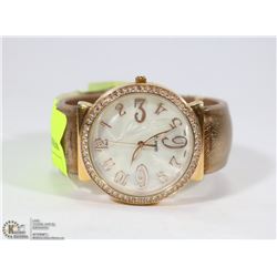 WRIST WATCH W/ GOLD TONE CASE