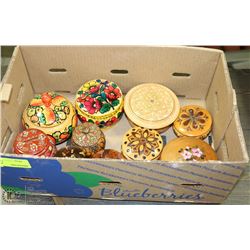 ESTATE BOX OF HANDPAINTED AND WOOD CARVED TRINKET