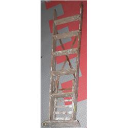 VINTAGE 6' WOOD STEP LADDER