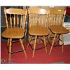 Image 1 : 3 WOOD BAR HEIGHT HIGH BACK SWIVEL STOOLS
