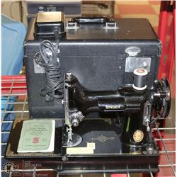 SINGER 221B FEATHERWEIGHT SEWING MACHINE