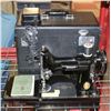 Image 1 : SINGER 221B FEATHERWEIGHT SEWING MACHINE