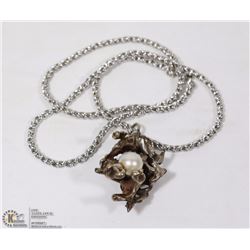 ESTATE SILVER TONE NECKLACE WITH PEARL PENDANT