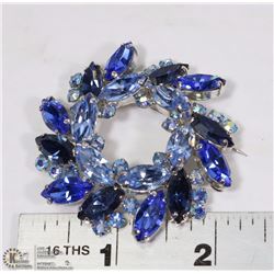 VINTAGE BROOCH WITH BLUE RHINESTONES