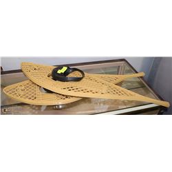 PAIR OF POLY-MO SNOW SHOES