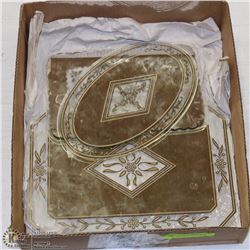 VINTAGE 3 PC GLASS DÉCOR