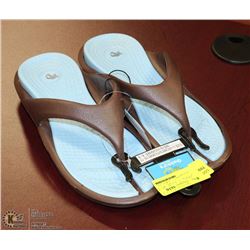 PAIR OF MENS SIZE 8/9 WOMENS 10/11 SUMMER SANDALS