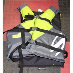 LIFE VEST (ADULT) UNIVERSAL STEARNS