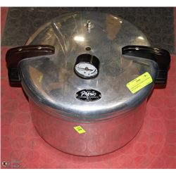 LARGE PRESTO COOKER CANNER #5 WITH BOOKLET