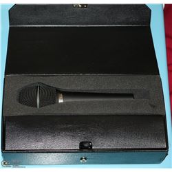 AUDIO TECHNICA  MICROPHONE IN BLACK CASE