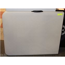FOLDING WHITE PLASTIC 6' TABLE