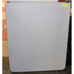 FOLDING APPROX 6' PLASTIC TABLE