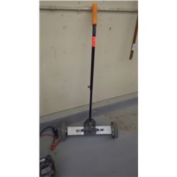 Magnetic 18" sweeper