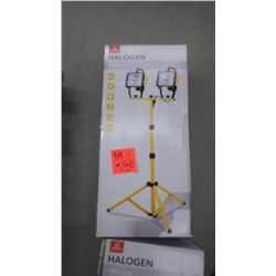 New unused in box 1000 watt halogen work light on tripod