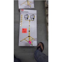 New unused in box 1000 watt halogen work light on tripod