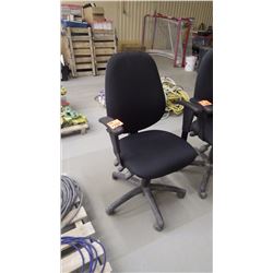 Black cloth adjustable office chair (very good condition)