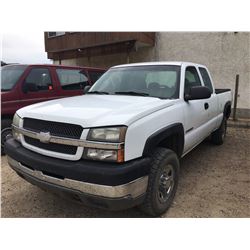 NO PST...2004 Chev Silverado HD 4 X 4 6.0L V8 AUTO WITH POWER WINDOWS, POWER LOCKS, POWER MIRRORS, A