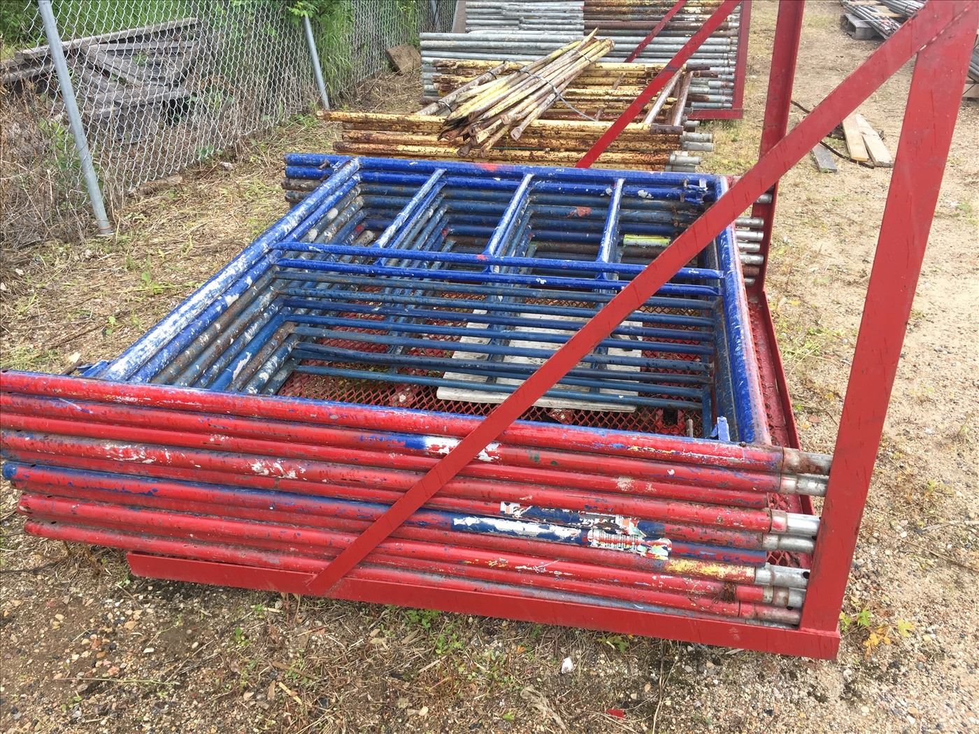 Ten 5' Scaffold frames & Scaffold rack