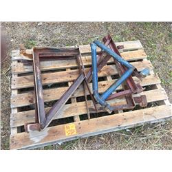 Pallet of 6 scaffold out riggers