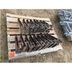 Pallet of 18 small Scaffold outrigggers