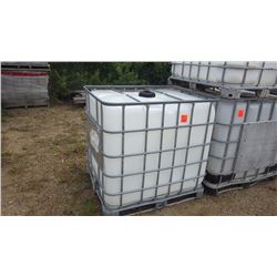 One 1000 litre plastic tote