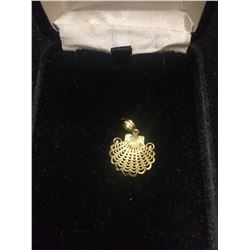 BEAUTIFUL 14K STAMPED SHELL PENDANT