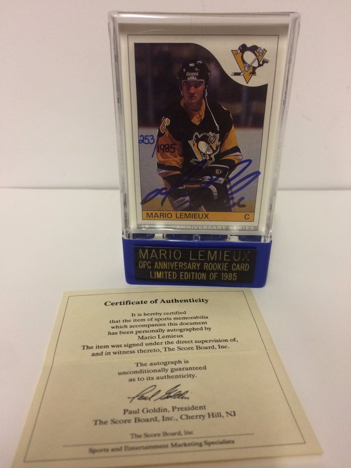 LIMITED EDITION 1985 MARIO LEMIEUX SIGNED OPEECHEE ROOKIE HOCKEY CARD