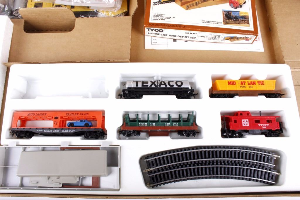 Tyco Railroad Empire Electric HO Scale Train Set