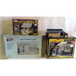 BOX LOT MODEL BUILDINGS AND BOOKS