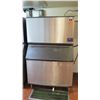 Image 1 : Manitowac Commercial Ice Machine w/Ice Bin model B970 (48" x 33" x 46"H)