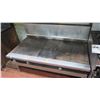 Image 1 : Flat Top Low Boy (5ft x 37" x 3 ft H)