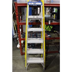 ALUMINUM LADDER