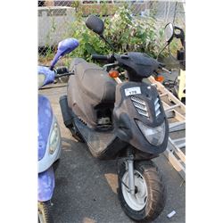 GAS SCOOTER - FOR PARTS OR REPAIR