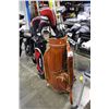 Image 1 : SET OF TAYLORMADE AND CALLAWAY GOLF CLUBS WITH LEATHER BAG