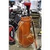Image 2 : SET OF TAYLORMADE AND CALLAWAY GOLF CLUBS WITH LEATHER BAG