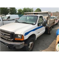 2000 FORD F550 XL SUPERDUTY,  2 DOOR DUMP TRUCK, WHITE, DIESEL, 7.3L, AUTOMATIC, VIN