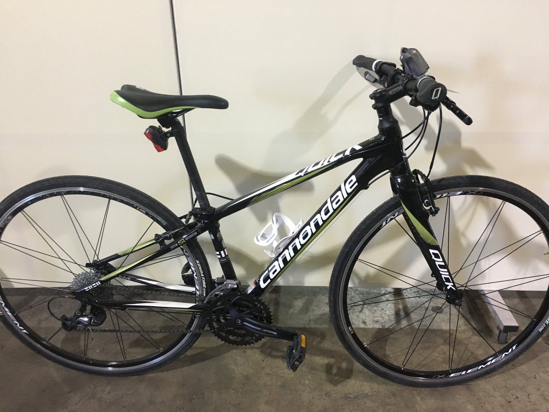 BLACK CANNONDALE QUICK 27 SPEED HYBRID BIKE