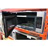 Image 2 : PANASONIC STAINLESS STEEL HOOD FAN MICROWAVE