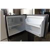Image 2 : STAINLESS STEEL FRIGIDAIRE APARTMENT SIZED FRIDGE
