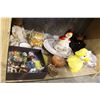 Image 2 : SHELF LOT OF COLLECTABLES
