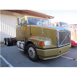 1998 VOLVO WIA64T CAB & CHASSIS TRUCK VIN/SN:4VHWDBGH1WN748597 T/A, 425 HP VOLVO D12 ENGINE, 10 SPEE